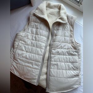 Varley reversible Size M Sherpa vest